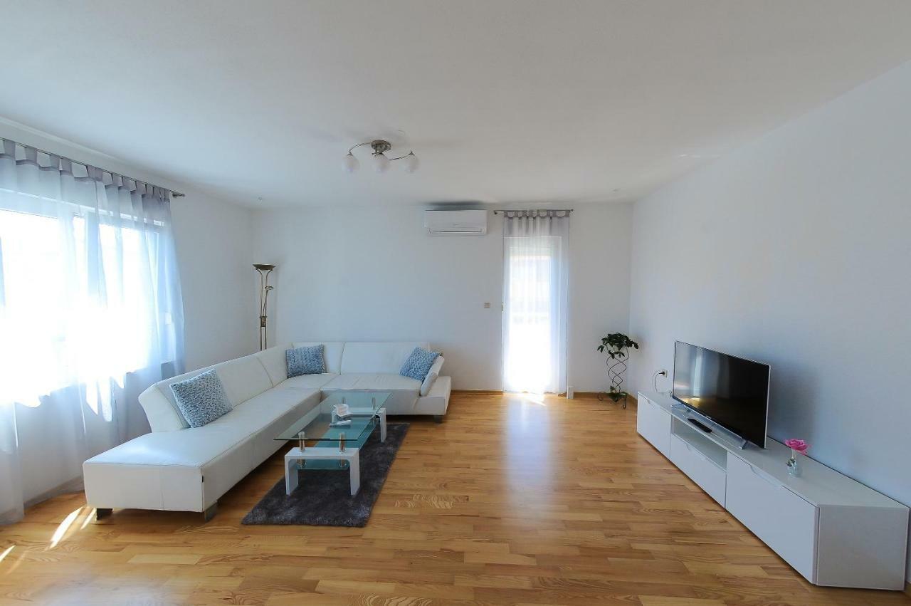 Apartment Neva Split Exterior photo